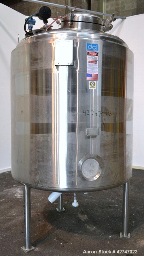 Unused- DCI Pressure Tank, 3000 Liter (792 Gallon), 316L Stainless Steel, Vertical. 60’’ Diameter x 58’’ straight side, dished top and bottom. Internal rated 50/-15 psi at 350 degrees F. Tank insulat...
