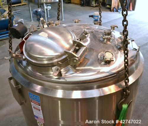 Unused- DCI Pressure Tank, 3000 Liter (792 Gallon), 316L Stainless Steel, Vertical. 60’’ Diameter x 58’’ straight side, dished top and bottom. Internal rated 50/-15 psi at 350 degrees F. Tank insulat...