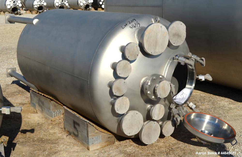 Unused- DCI Pressure Tank, 686 Gallon (2600 Liter), 316L Stainless Steel, Vertical. Approximate 48" diameter x 78" straight side, dished top and bottom. Internal rated 90 psi at -20 to 500 degrees F....