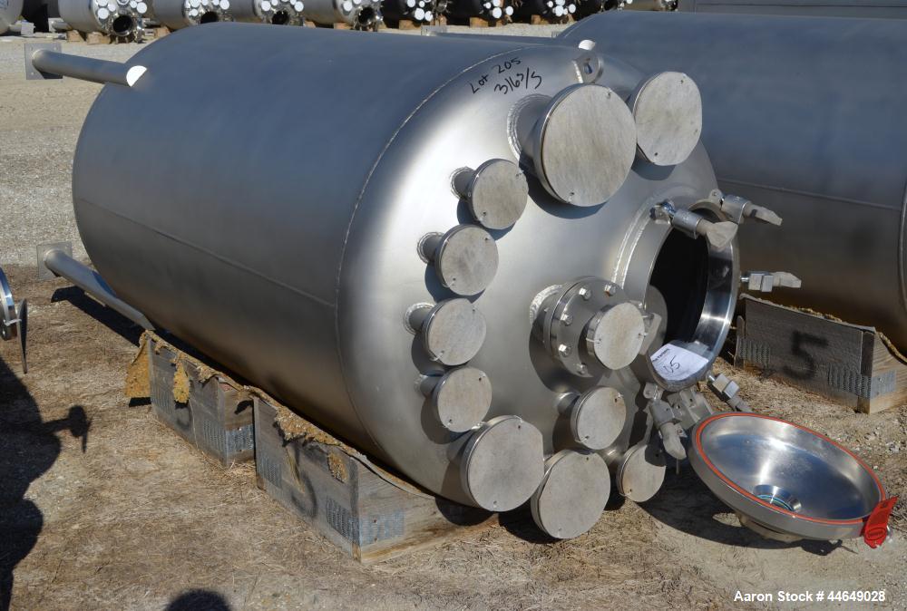 Used Unused DCI Pressure Tank, 686 Gallon (2600 Liter), 316L Stainless Steel, Vertical. Approximate 48" diameter x 78" straight side, dished top and bottom. Internal rated 90 psi at -20 to 500 degree...