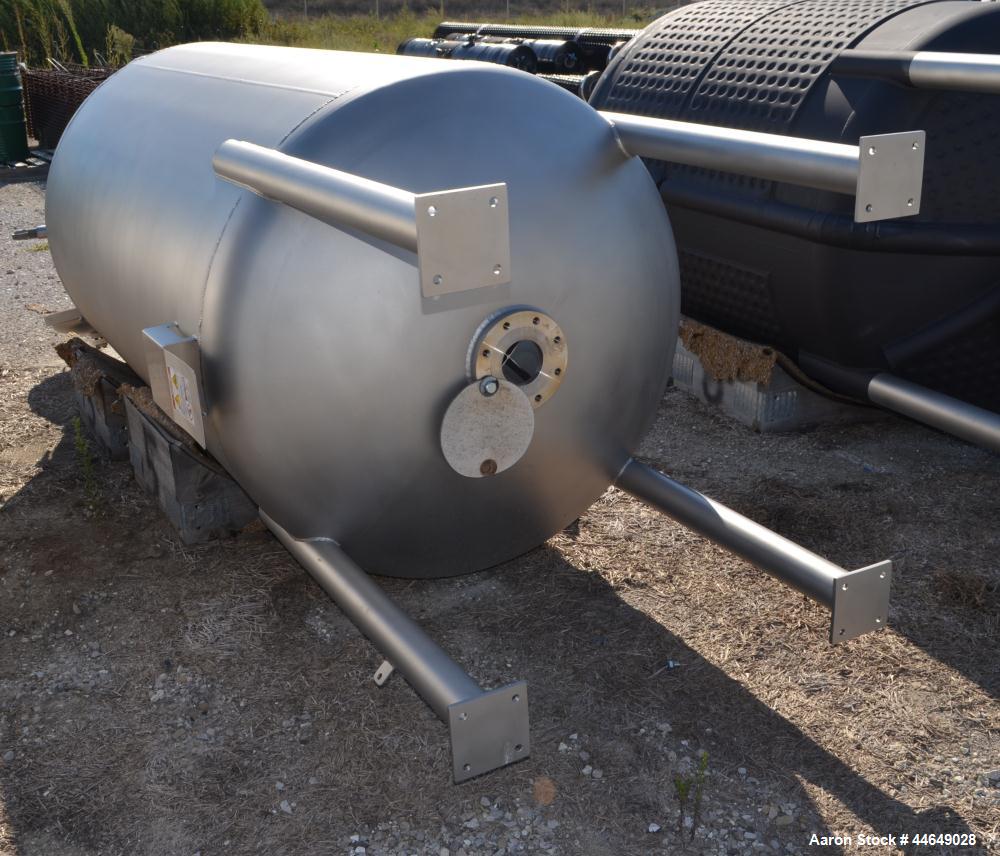 Used Unused DCI Pressure Tank, 686 Gallon (2600 Liter), 316L Stainless Steel, Vertical. Approximate 48" diameter x 78" straight side, dished top and bottom. Internal rated 90 psi at -20 to 500 degree...