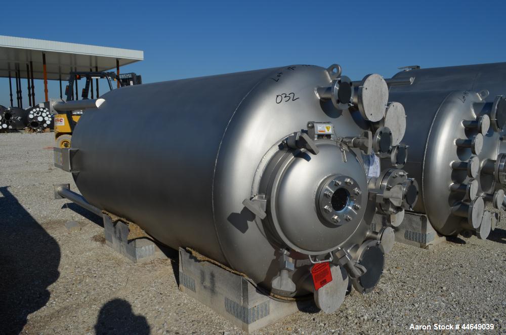 Unused- DCI Pressure Tank, 686 Gallon (2600 Liter), 316L Stainless Steel, Vertical. Approximate 48" diameter x 78" straight side, dished top and bottom. Internal rated 90 psi at -20 to 500 degrees F....