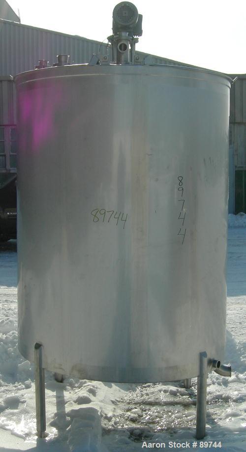 USED: Darlington Dairy Supply Co tank, 745 gallon, 304 stainless steel, vertical. 56" diameter x 71" straight side. Flat top with (2) 1/2 hinged covers, sloped bottom. Fixed stainless steel agitator ...