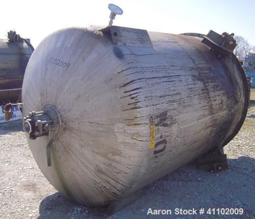 Used Imperial Steel Tank Company Tank, 950 gallon, 304 stainless steel, vertical. 60" diameter x 72" straight side. Flat bolt on top with a 1/4 hinged cover, dish bottom. Top carbon steel agitator br...