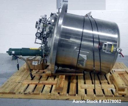 Used Lee Industries Pressure Tank, 525 Gallon, Model 525 DBT. Stainless steel construction, approximately 4' diameter x 4' straight side, dish top and bottom. Internal rated 15 psi & Full Vacuum at 2...