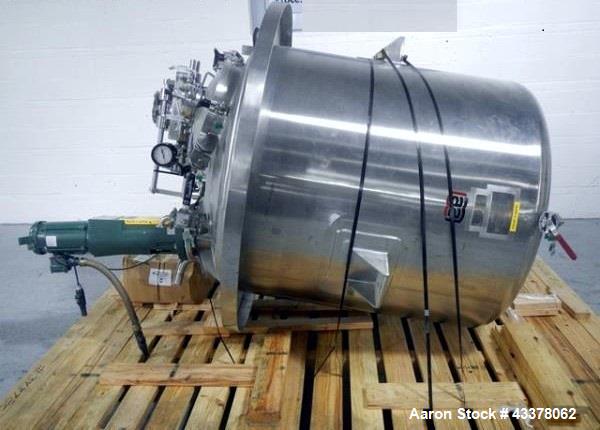 Used Lee Industries Pressure Tank, 525 Gallon, Model 525 DBT. Stainless steel construction, approximately 4' diameter x 4' straight side, dish top and bottom. Internal rated 15 psi & Full Vacuum at 2...