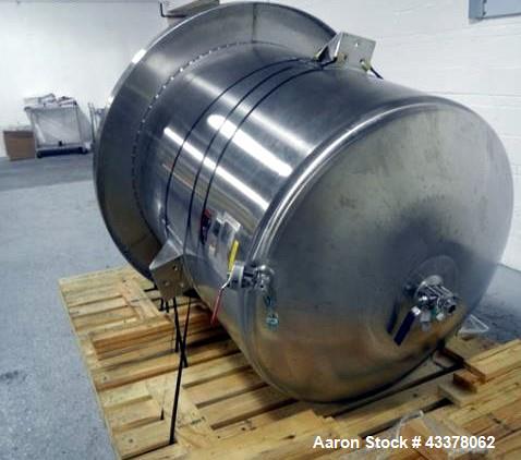 Used Lee Industries Pressure Tank, 525 Gallon, Model 525 DBT. Stainless steel construction, approximately 4' diameter x 4' straight side, dish top and bottom. Internal rated 15 psi & Full Vacuum at 2...