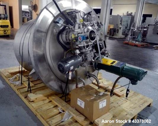 Used Lee Industries Pressure Tank, 525 Gallon, Model 525 DBT. Stainless steel construction, approximately 4' diameter x 4' straight side, dish top and bottom. Internal rated 15 psi & Full Vacuum at 2...