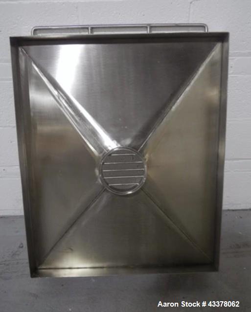 Used Lee Industries Pressure Tank, 525 Gallon, Model 525 DBT. Stainless steel construction, approximately 4' diameter x 4' straight side, dish top and bottom. Internal rated 15 psi & Full Vacuum at 2...