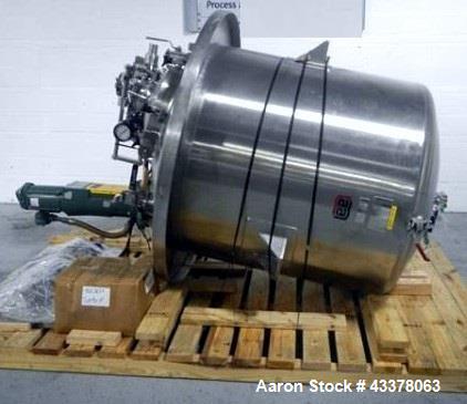 Used Lee Industries Pressure Tank, 525 Gallon, Model 525 DBT. Stainless steel construction, approximately 4' diameter x 4' straight side, dish top and bottom. Internal rated 15 psi & Full Vacuum at 2...