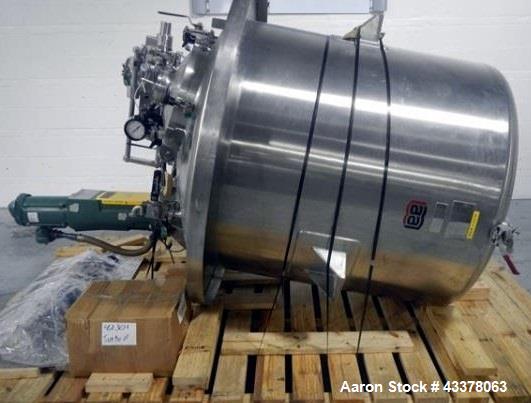 Used Lee Industries Pressure Tank, 525 Gallon, Model 525 DBT. Stainless steel construction, approximately 4' diameter x 4' straight side, dish top and bottom. Internal rated 15 psi & Full Vacuum at 2...