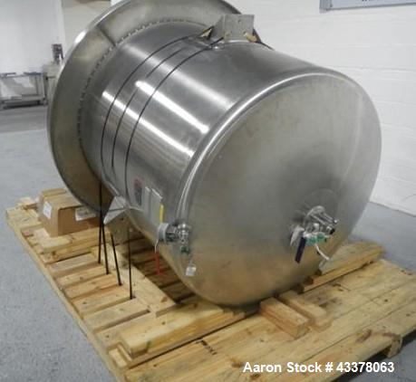 Used Lee Industries Pressure Tank, 525 Gallon, Model 525 DBT. Stainless steel construction, approximately 4' diameter x 4' straight side, dish top and bottom. Internal rated 15 psi & Full Vacuum at 2...