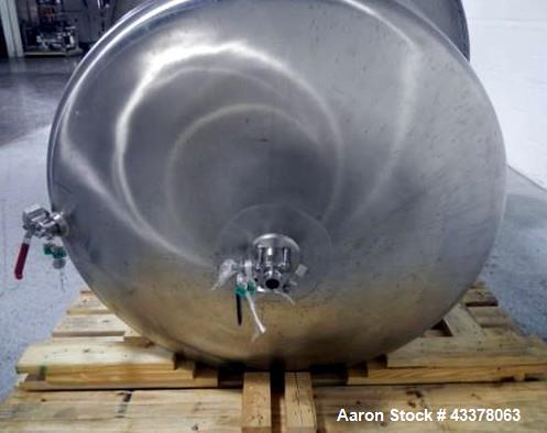 Used Lee Industries Pressure Tank, 525 Gallon, Model 525 DBT. Stainless steel construction, approximately 4' diameter x 4' straight side, dish top and bottom. Internal rated 15 psi & Full Vacuum at 2...