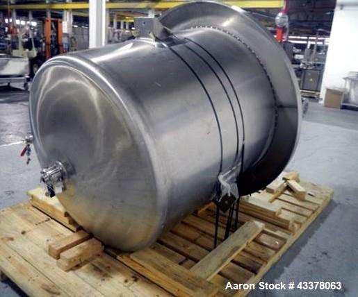 Used Lee Industries Pressure Tank, 525 Gallon, Model 525 DBT. Stainless steel construction, approximately 4' diameter x 4' straight side, dish top and bottom. Internal rated 15 psi & Full Vacuum at 2...