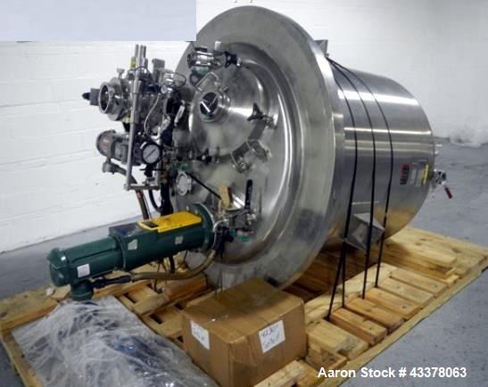 Used Lee Industries Pressure Tank, 525 Gallon, Model 525 DBT. Stainless steel construction, approximately 4' diameter x 4' straight side, dish top and bottom. Internal rated 15 psi & Full Vacuum at 2...