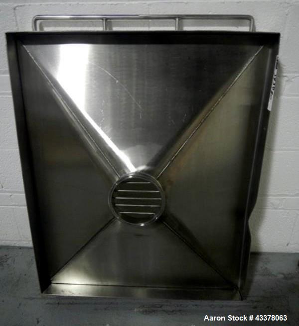 Used Lee Industries Pressure Tank, 525 Gallon, Model 525 DBT. Stainless steel construction, approximately 4' diameter x 4' straight side, dish top and bottom. Internal rated 15 psi & Full Vacuum at 2...