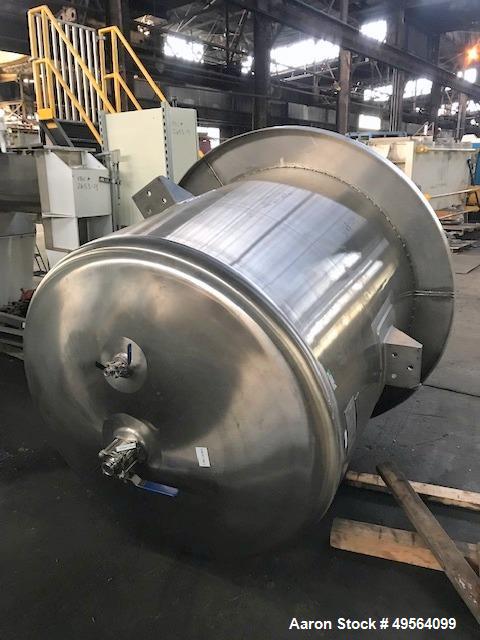 Used Lee Industries Mix Tank, 525 Gallon, Model 525 DBT, 316L Stainless Steel. Approximately 54" diameter x 51" straight side, dish top and bottom. Internal rated 15 psi at 250 degrees F. Top mounted...