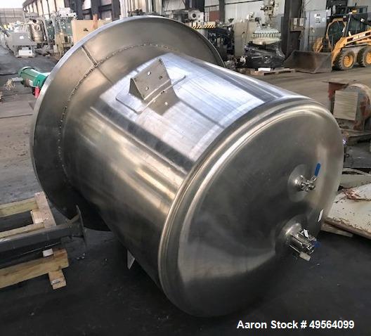 Used Lee Industries Mix Tank, 525 Gallon, Model 525 DBT, 316L Stainless Steel. Approximately 54" diameter x 51" straight side, dish top and bottom. Internal rated 15 psi at 250 degrees F. Top mounted...