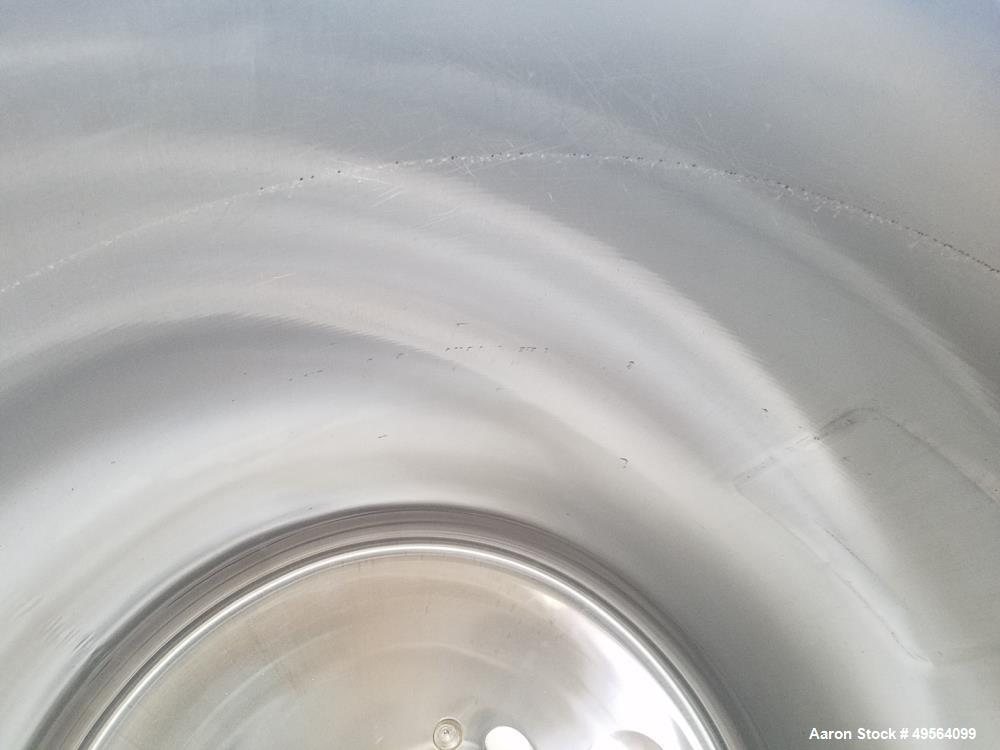Used Lee Industries Mix Tank, 525 Gallon, Model 525 DBT, 316L Stainless Steel. Approximately 54" diameter x 51" straight side, dish top and bottom. Internal rated 15 psi at 250 degrees F. Top mounted...