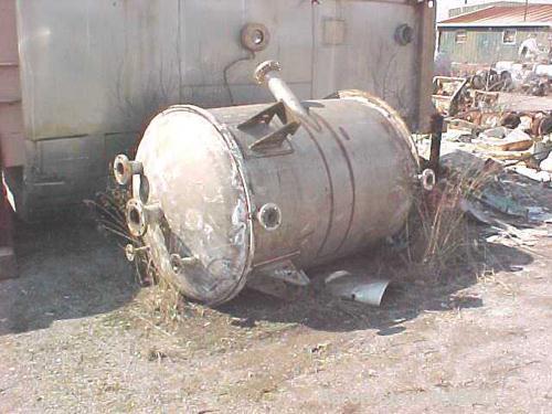 Used Modern Welding Pressure Tank, 500 Gallon, 316 Stainless Steel, Vertical. 48" diameter x 63" straight side, dish top and bottom. Internal rated 35 psi at 600 deg F. (4) 5" wide x 1/4" thick botto...