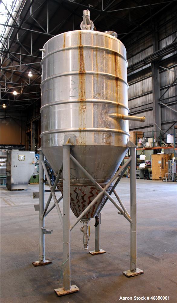 Used Mojonnier Brothers Tank, Size 443, Approximately 700 Gallons, 304 Stainless Steel, Vertical. Approximately 54" diameter x 61" straight side. Dish top, partially jacketed 42" cone bottom, no rati...