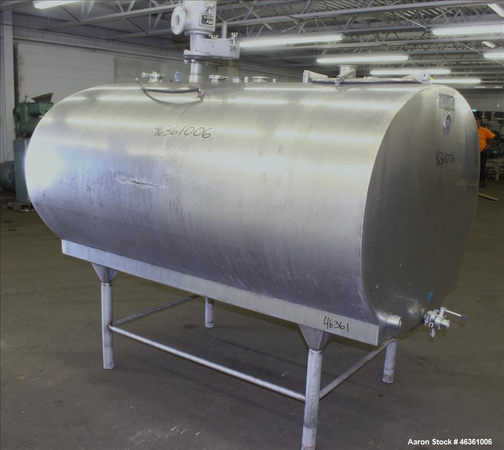Used Mueller Cooling Tank, 500 Gallons, 304 Stainless Steel, Horizontal. Approximately 56" wide x 40" tall oval x 76" straight side. Flat side heads. Insulated with stainless steel sheathing. Opening...
