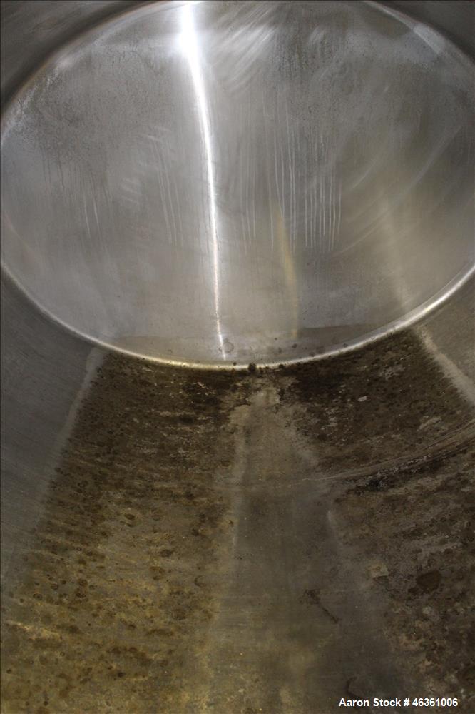 Used Mueller Cooling Tank, 500 Gallons, 304 Stainless Steel, Horizontal. Approximately 56" wide x 40" tall oval x 76" straight side. Flat side heads. Insulated with stainless steel sheathing. Opening...