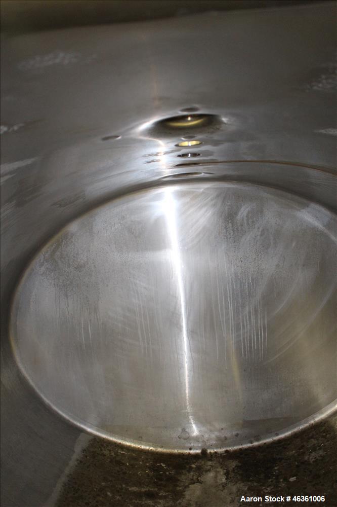 Used Mueller Cooling Tank, 500 Gallons, 304 Stainless Steel, Horizontal. Approximately 56" wide x 40" tall oval x 76" straight side. Flat side heads. Insulated with stainless steel sheathing. Opening...