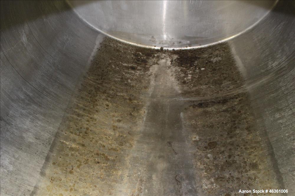 Used Mueller Cooling Tank, 500 Gallons, 304 Stainless Steel, Horizontal. Approximately 56" wide x 40" tall oval x 76" straight side. Flat side heads. Insulated with stainless steel sheathing. Opening...