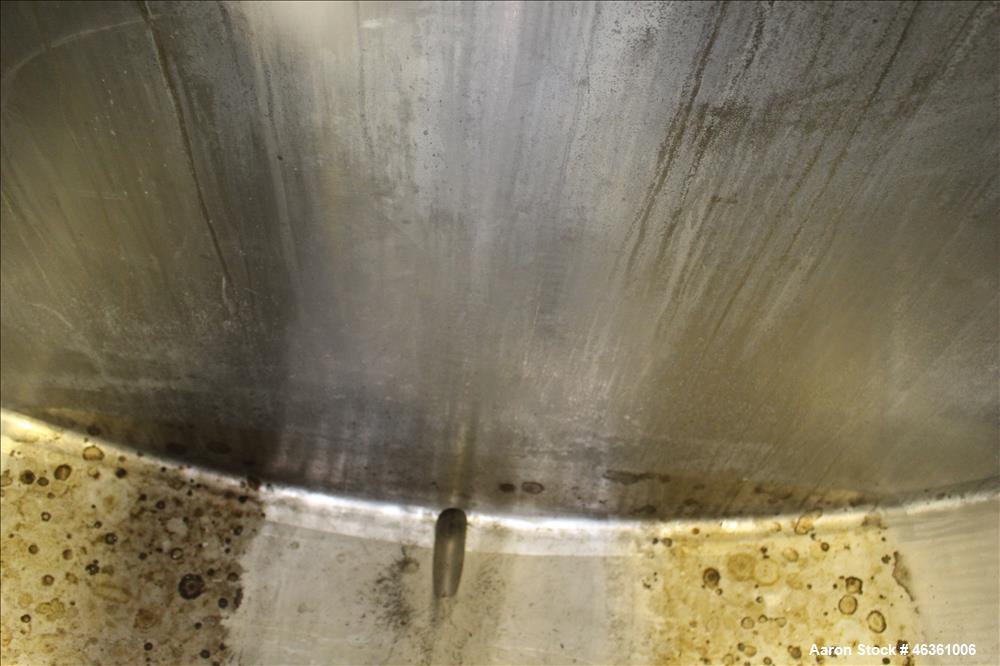 Used Mueller Cooling Tank, 500 Gallons, 304 Stainless Steel, Horizontal. Approximately 56" wide x 40" tall oval x 76" straight side. Flat side heads. Insulated with stainless steel sheathing. Opening...