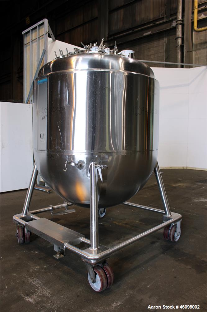 Used Mueller Pressure Tank, 2500 Liter(660.43) Gallon, Model Z 2500, 316L Stainless Steel, Vertical. 60" Diameter x 36" straight side. Dished top head, Hemispherical bottom. Insulated with 304 stainl...