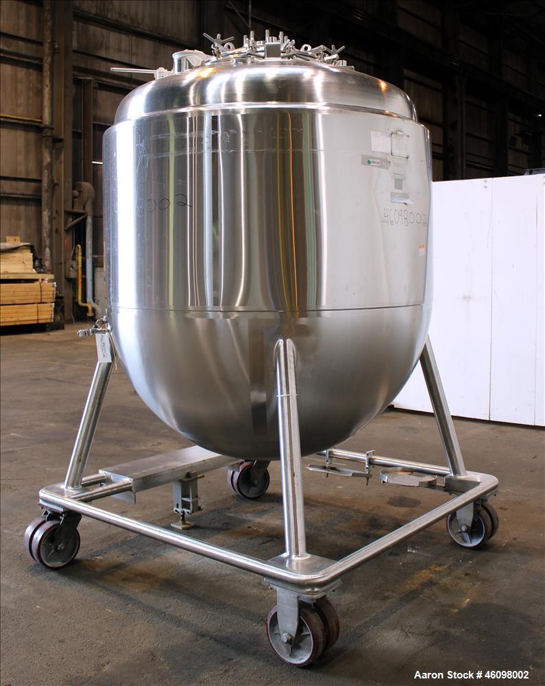 Used Mueller Pressure Tank, 2500 Liter(660.43) Gallon, Model Z 2500, 316L Stainless Steel, Vertical. 60" Diameter x 36" straight side. Dished top head, Hemispherical bottom. Insulated with 304 stainl...