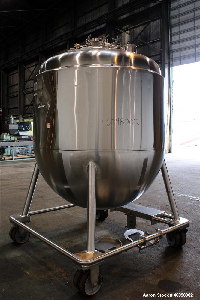 Used Mueller Pressure Tank, 2500 Liter(660.43) Gallon, Model Z 2500, 316L Stainless Steel, Vertical. 60" Diameter x 36" straight side. Dished top head, Hemispherical bottom. Insulated with 304 stainl...