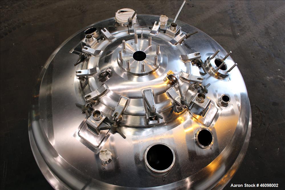 Used Mueller Pressure Tank, 2500 Liter(660.43) Gallon, Model Z 2500, 316L Stainless Steel, Vertical. 60" Diameter x 36" straight side. Dished top head, Hemispherical bottom. Insulated with 304 stainl...