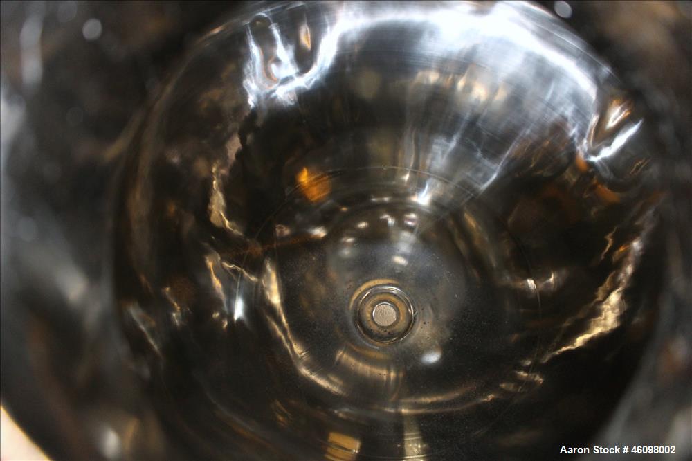 Used Mueller Pressure Tank, 2500 Liter(660.43) Gallon, Model Z 2500, 316L Stainless Steel, Vertical. 60" Diameter x 36" straight side. Dished top head, Hemispherical bottom. Insulated with 304 stainl...