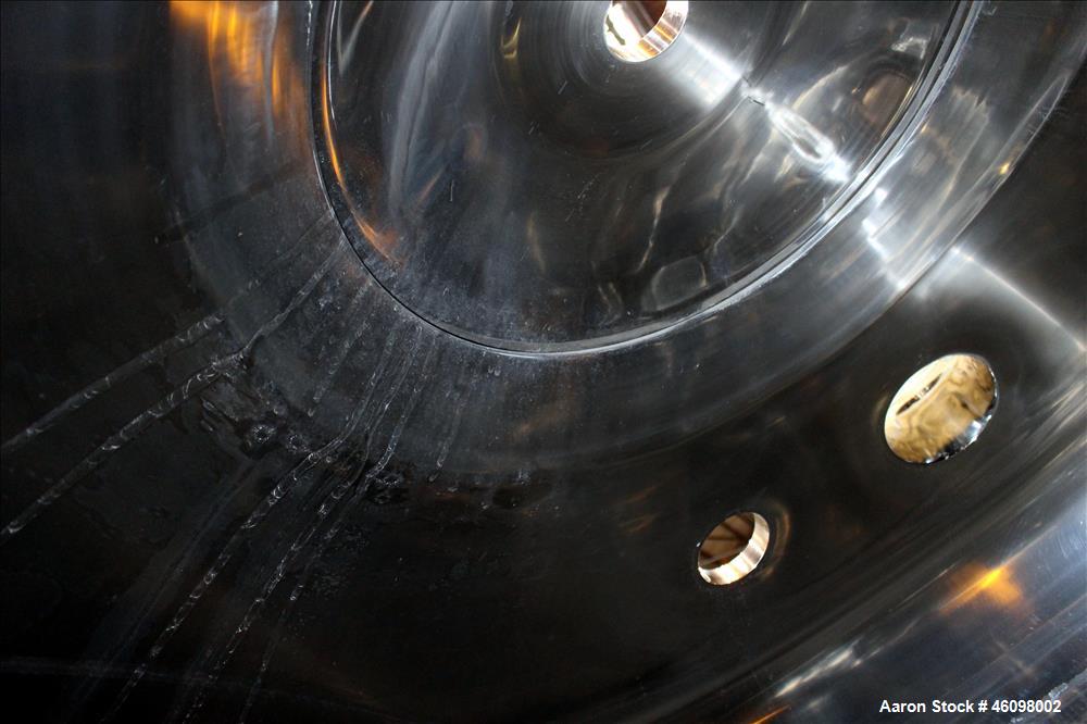 Used Mueller Pressure Tank, 2500 Liter(660.43) Gallon, Model Z 2500, 316L Stainless Steel, Vertical. 60" Diameter x 36" straight side. Dished top head, Hemispherical bottom. Insulated with 304 stainl...
