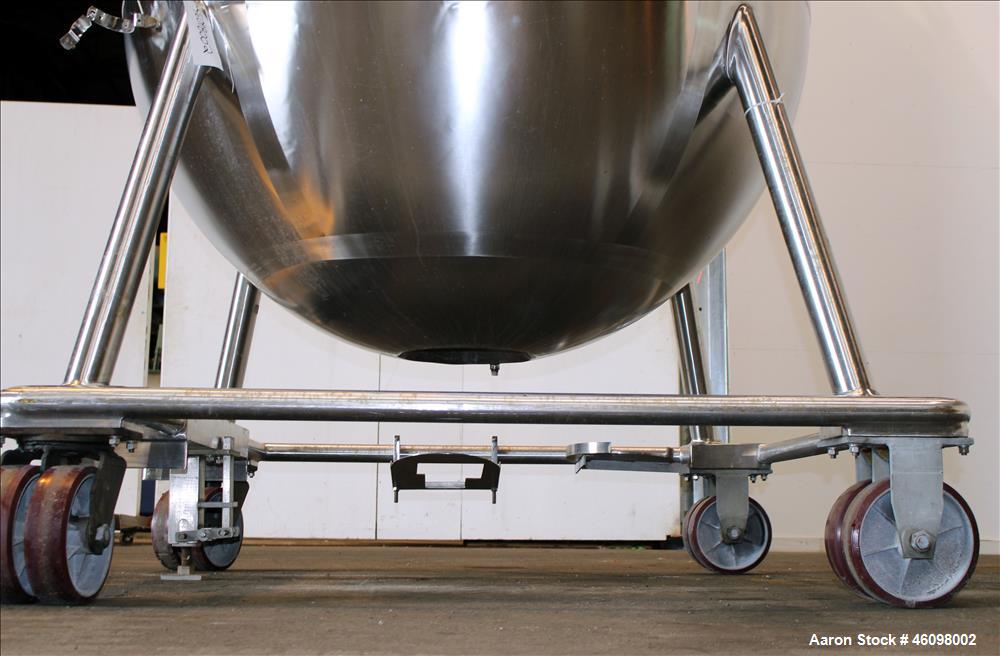 Used Mueller Pressure Tank, 2500 Liter(660.43) Gallon, Model Z 2500, 316L Stainless Steel, Vertical. 60" Diameter x 36" straight side. Dished top head, Hemispherical bottom. Insulated with 304 stainl...