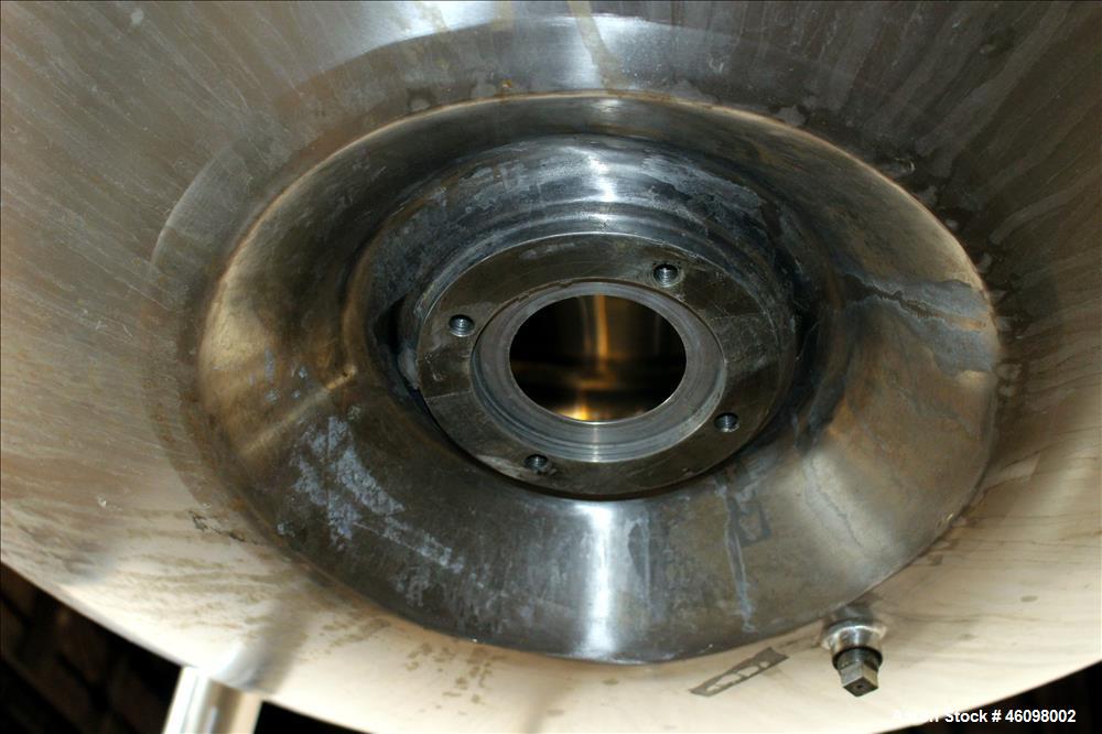 Used Mueller Pressure Tank, 2500 Liter(660.43) Gallon, Model Z 2500, 316L Stainless Steel, Vertical. 60" Diameter x 36" straight side. Dished top head, Hemispherical bottom. Insulated with 304 stainl...