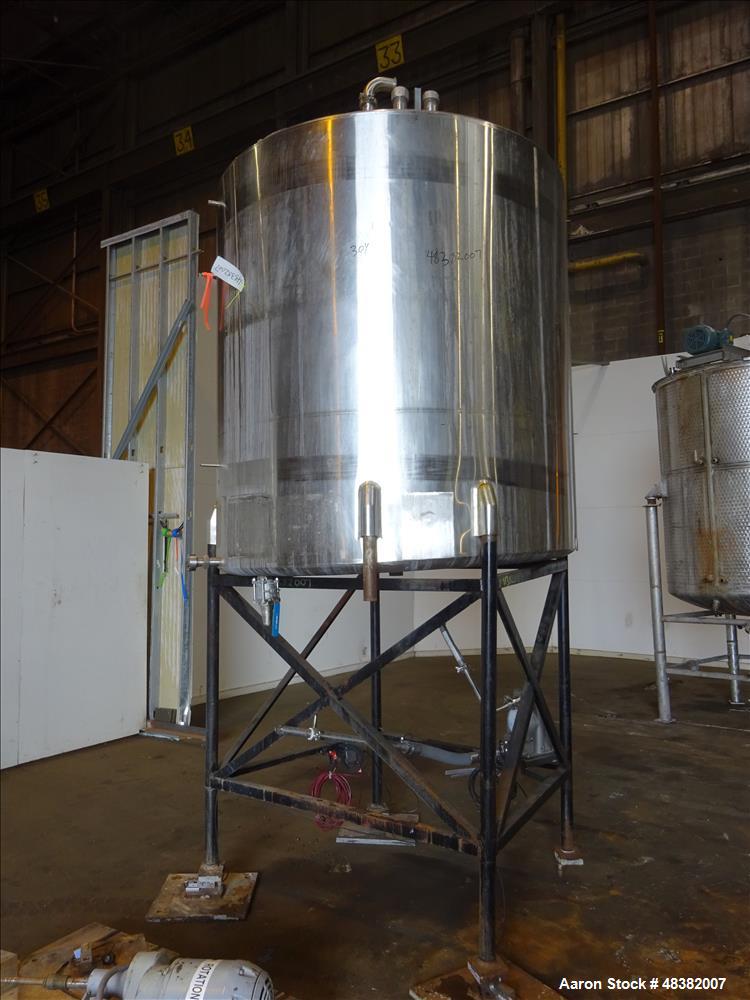 Used Tank, Approximately 1,100 Gallon, 304 Stainless Steel, Vertical.