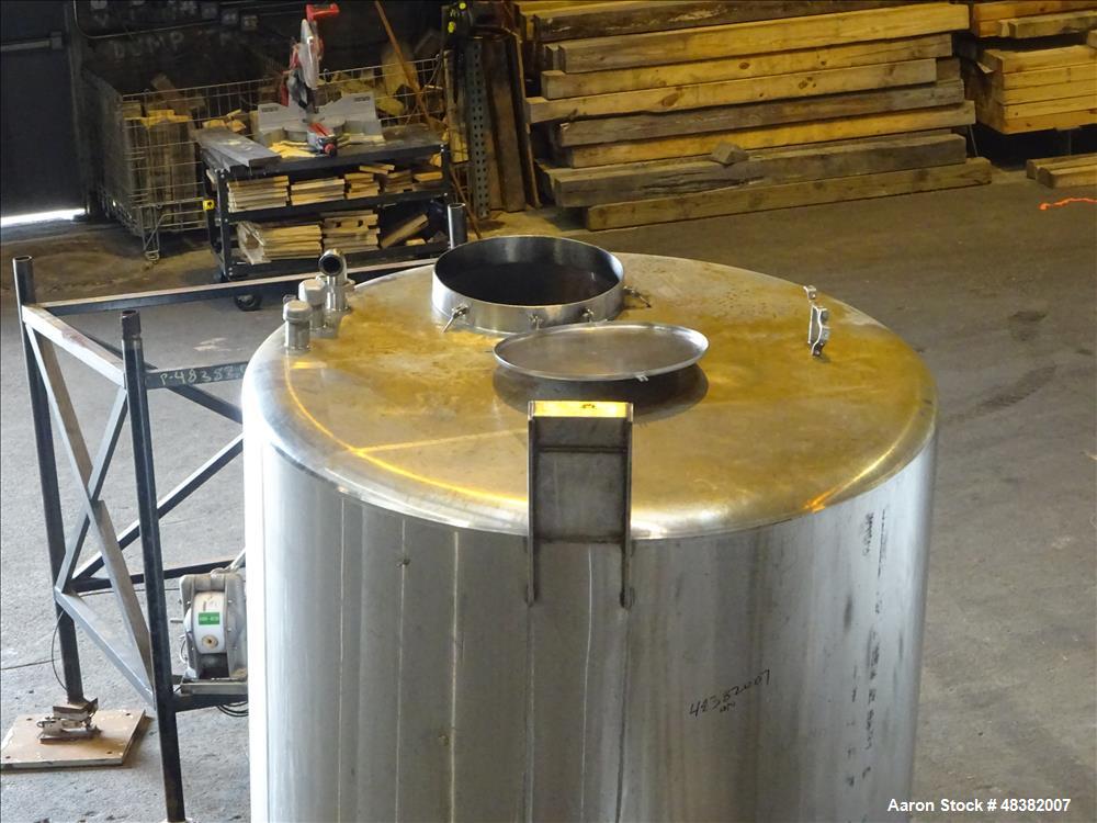 Used Tank, Approximately 1,100 Gallon, 304 Stainless Steel, Vertical.