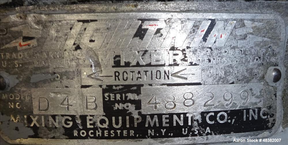Used Tank, Approximately 1,100 Gallon, 304 Stainless Steel, Vertical.