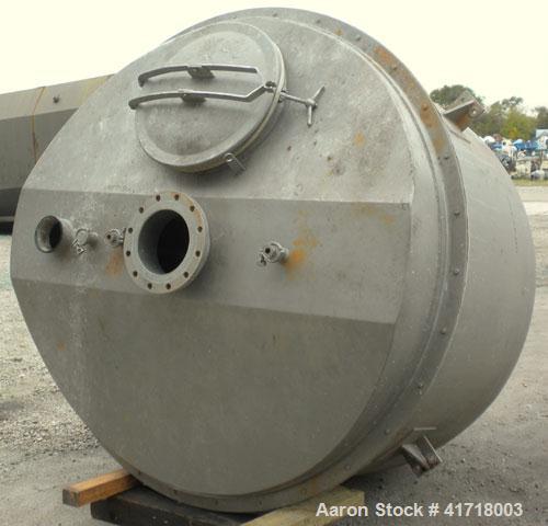 Used Tank, Approximately 1000 Gallon, 304 stainless steel. 78" diameter x 36" straight side, domed bolt on top cover, hemi bottom 72" overall depth. (2) Internal spray balls. Openings: top 10" drive,...