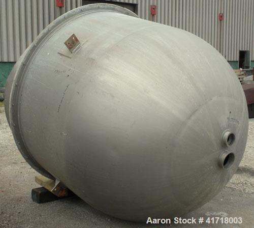 Used Tank, Approximately 1000 Gallon, 304 stainless steel. 78" diameter x 36" straight side, domed bolt on top cover, hemi bottom 72" overall depth. (2) Internal spray balls. Openings: top 10" drive,...