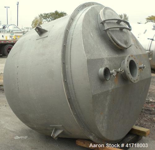 Used Tank, Approximately 1000 Gallon, 304 stainless steel. 78" diameter x 36" straight side, domed bolt on top cover, hemi bottom 72" overall depth. (2) Internal spray balls. Openings: top 10" drive,...