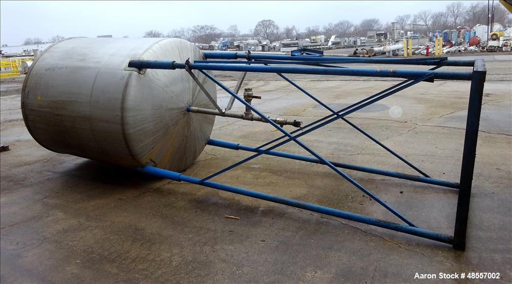 Used Tank, Approximately 900 Gallon, 304 Stainless Steel, Vertical.