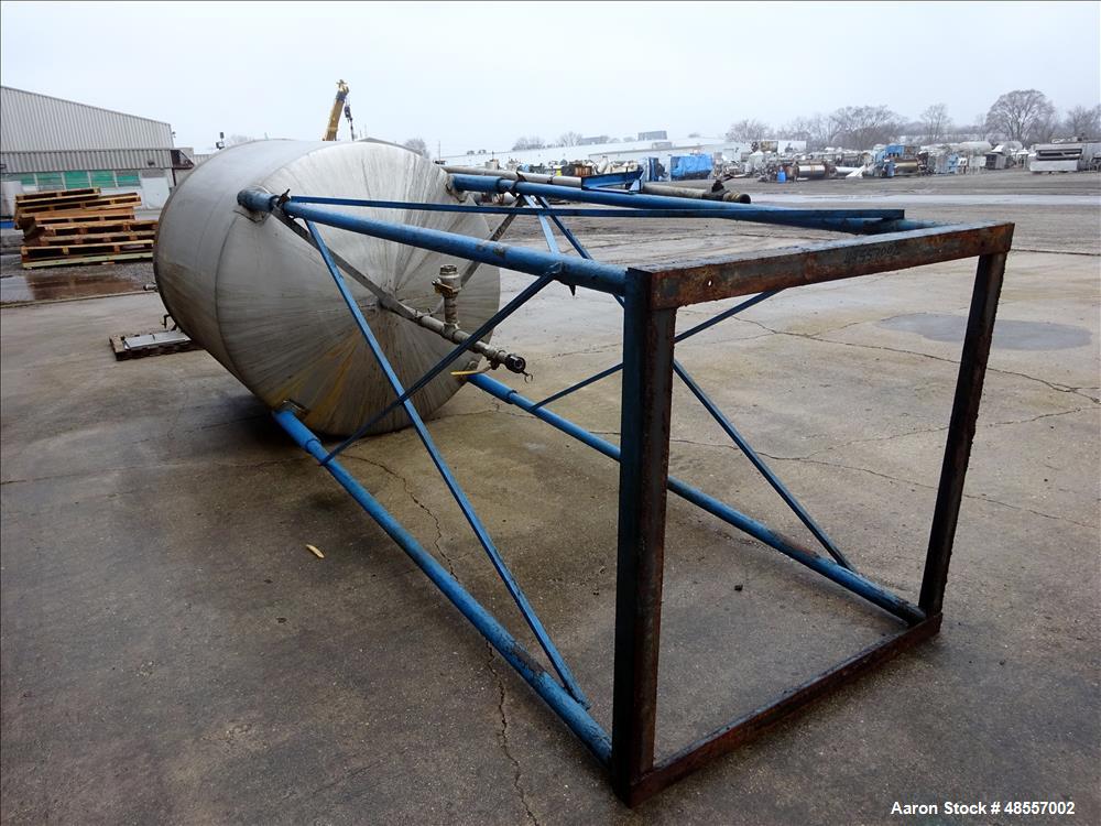 Used Tank, Approximately 900 Gallon, 304 Stainless Steel, Vertical.