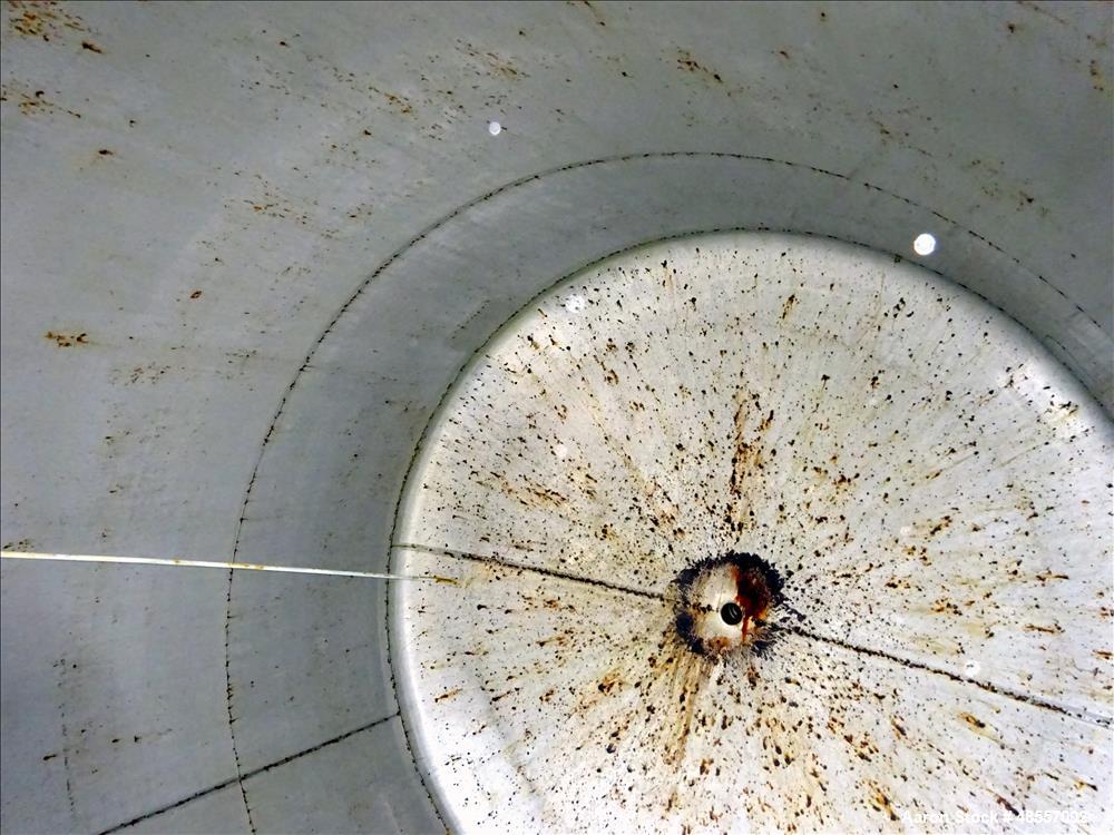 Used Tank, Approximately 900 Gallon, 304 Stainless Steel, Vertical.