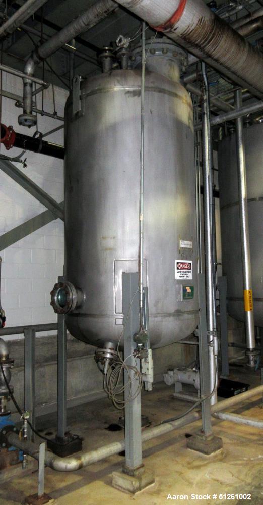 Quality Containment Co. 304 Stainless Steel 900 Gallon Tank