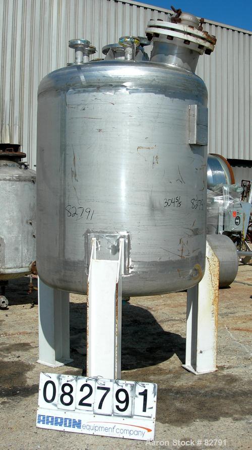 USED: Southern Steel pressure tank, 600 gallon, 304L stainless steel, vertical. 54" diameter x 60" straight side. Dished top, slight coned bottom. Internal rated 15 psi at 300 deg F. Openings: top (6...