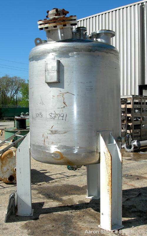 USED: Southern Steel pressure tank, 600 gallon, 304L stainless steel, vertical. 54" diameter x 60" straight side. Dished top, slight coned bottom. Internal rated 15 psi at 300 deg F. Openings: top (6...